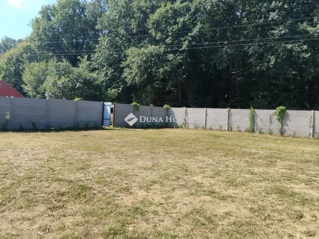 Eladó telek Tatabánya 612 nm