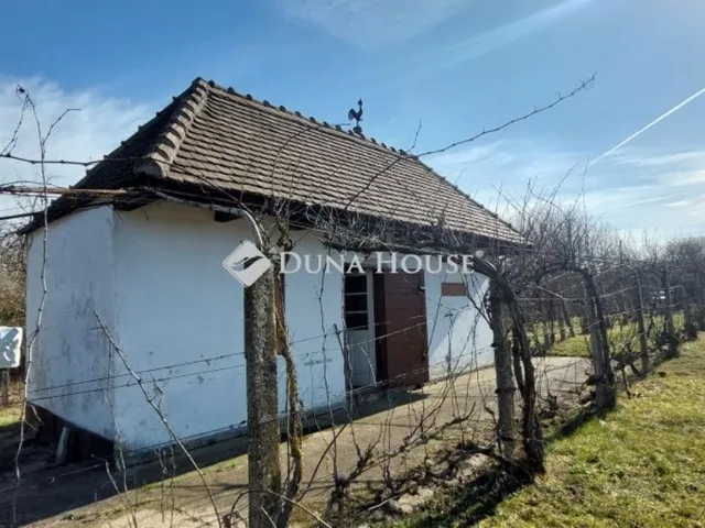 Eladó nyaraló Tatabánya 30 nm