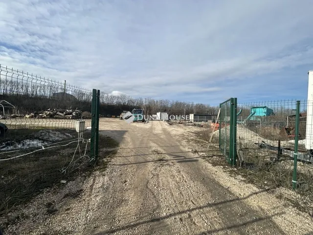 Eladó kereskedelmi és ipari ingatlan Tatabánya 6448 nm