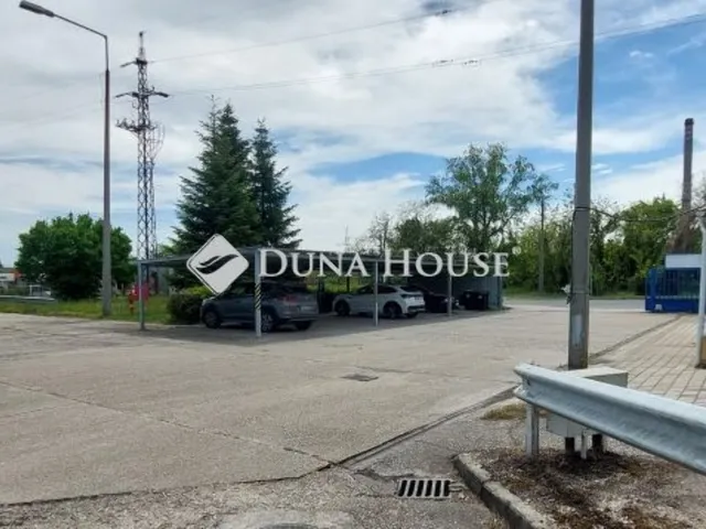 Eladó kereskedelmi és ipari ingatlan Tatabánya 1096 nm