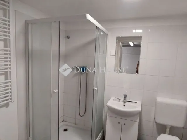 Eladó kereskedelmi és ipari ingatlan Tatabánya 1096 nm