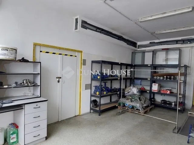 Eladó kereskedelmi és ipari ingatlan Tatabánya 1096 nm