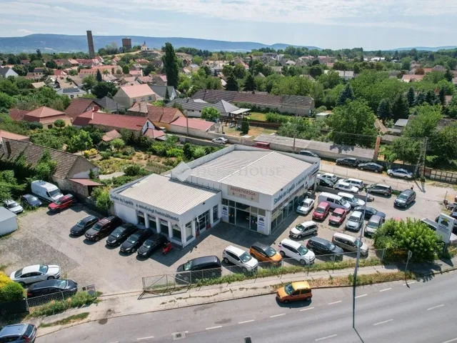 Eladó kereskedelmi és ipari ingatlan Tata 388 nm