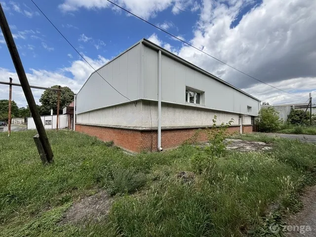 Eladó kereskedelmi és ipari ingatlan Almásfüzitő 2499 nm