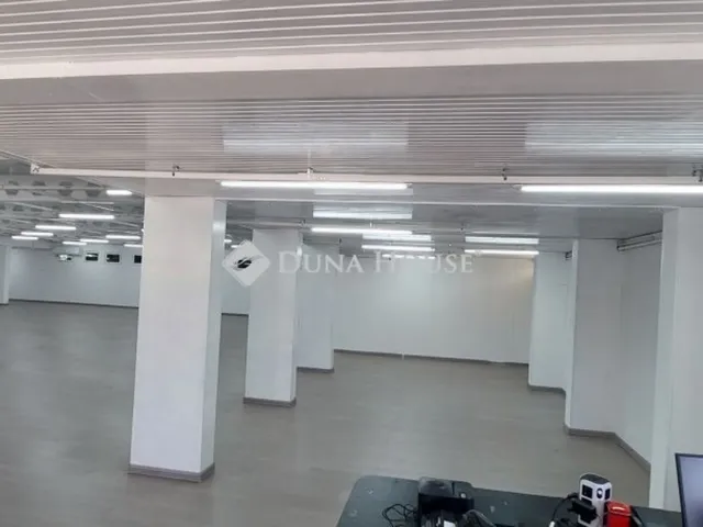 Kiadó kereskedelmi és ipari ingatlan Oroszlány 637 nm