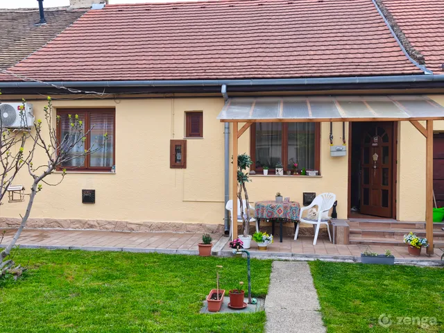 Eladó lakás Pécs, Gyárváros 47 nm