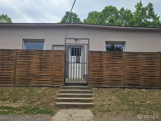 Kiadó kereskedelmi és ipari ingatlan Pécs, Edison utca 38 300 nm