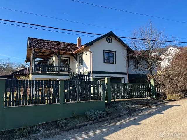 Eladó ház Kismaros 245 nm