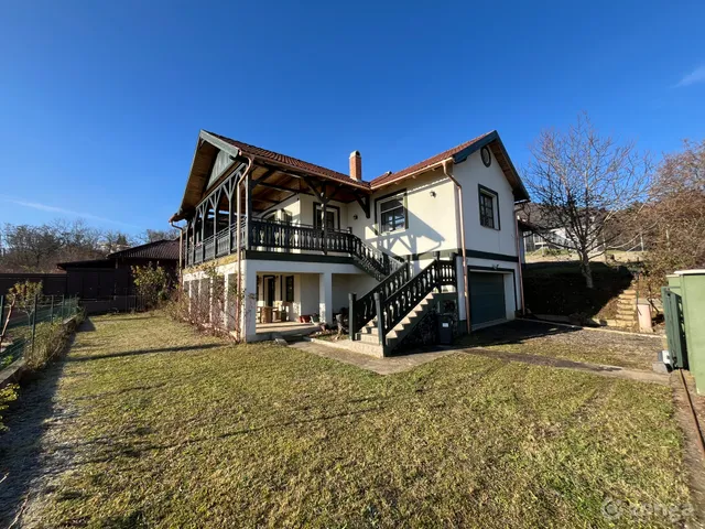 Eladó ház Kismaros, Szuttai dűlő 245 nm