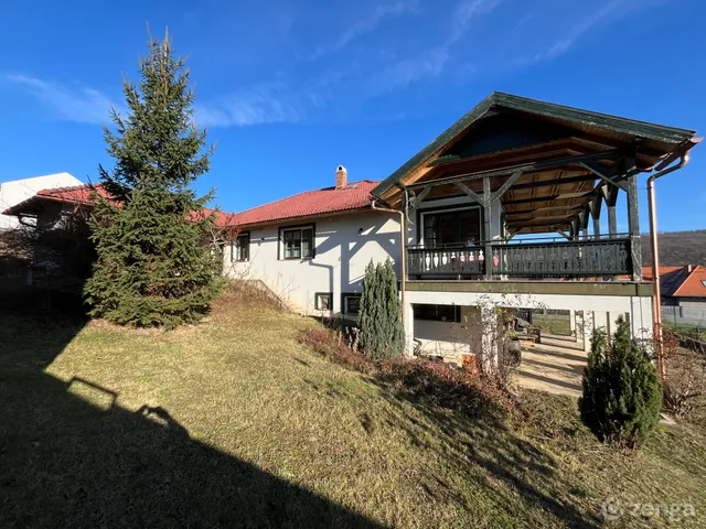 Eladó ház Kismaros, Szuttai dűlő 245 nm