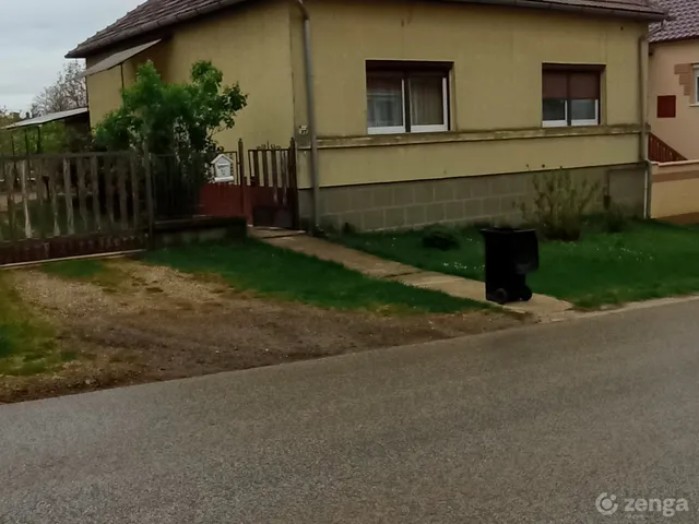 Eladó ház Rakamaz 85 nm