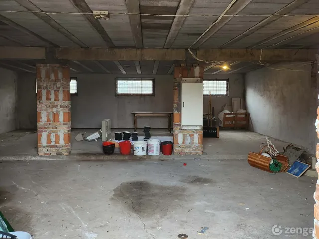 Eladó garázs Dunaújváros, Nyugati iparterület 100 nm