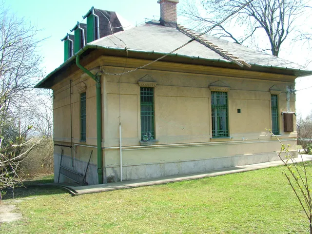 Kiadó kereskedelmi és ipari ingatlan Budapest II. kerület 100 nm