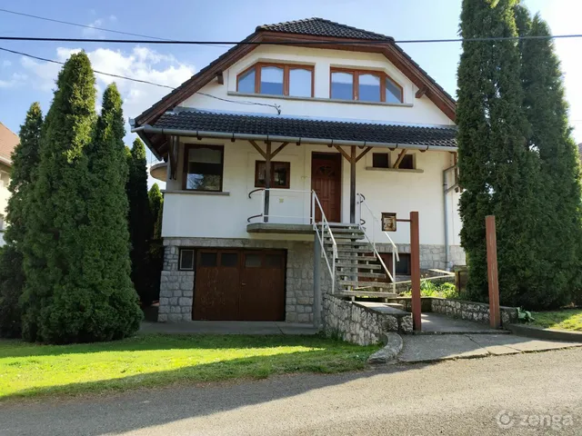 Eladó ház Várdomb, Fenyő sor 160 nm