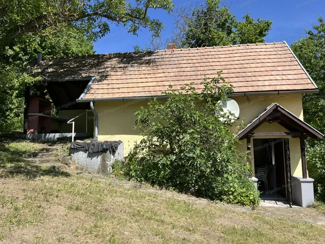 Eladó nyaraló Bazsi 40 nm