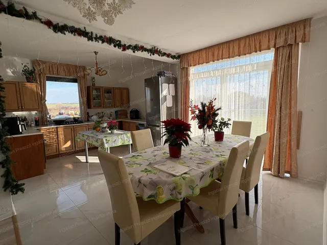 Eladó ház Dabronc 209 nm