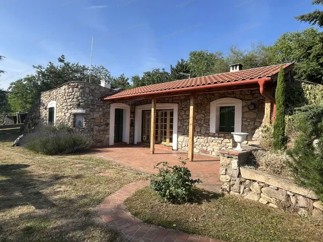 Kiadó ház Ábrahámhegy 85 nm