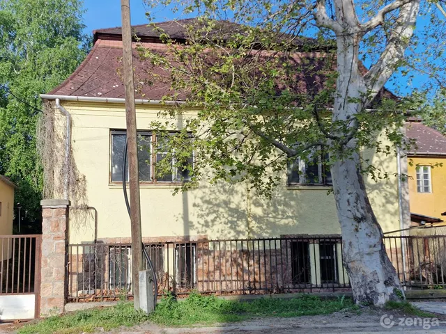 Eladó ház Tata, Tóváros 393 nm