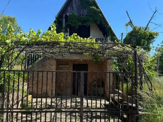 Eladó üdülő és hétvégi ház Szomód, Leshegy 18 nm