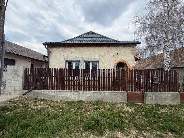 Eladó ház Kocs 98 nm