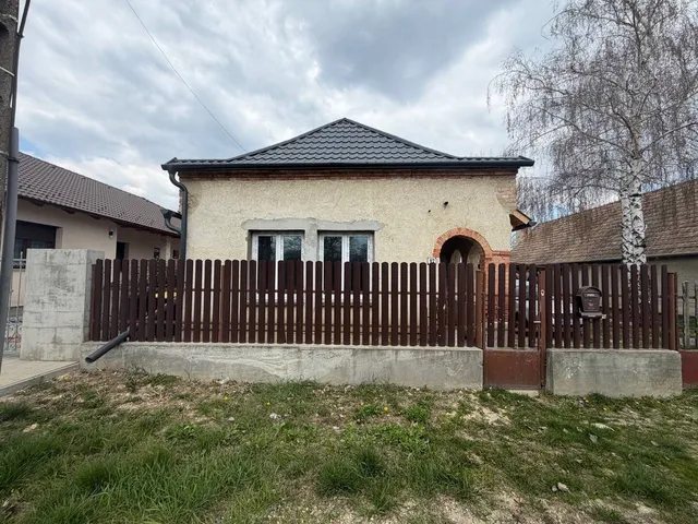 Eladó ház Kocs 98 nm