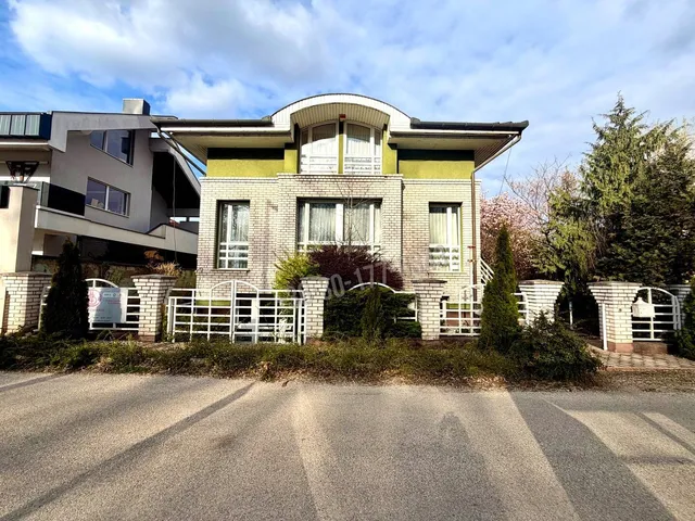 Eladó ház Tata, Kertváros 200 nm