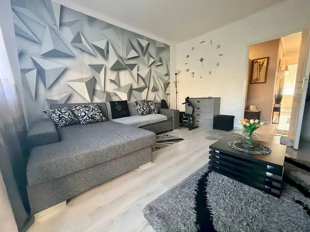 Eladó lakás Tatabánya, Kertváros 81 nm