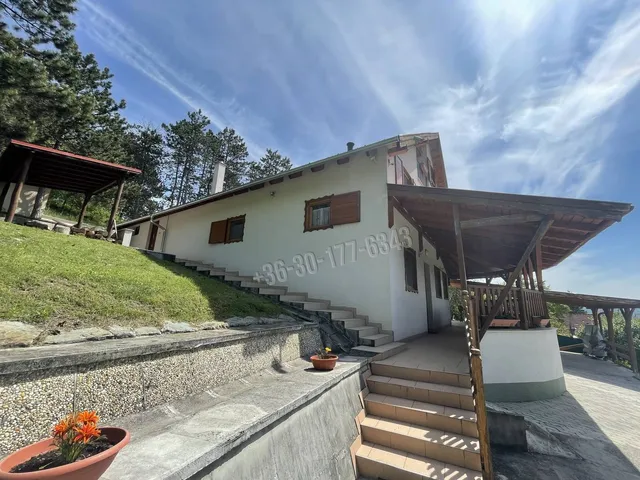 Eladó kereskedelmi és ipari ingatlan Szomód, Leshegy 230 nm