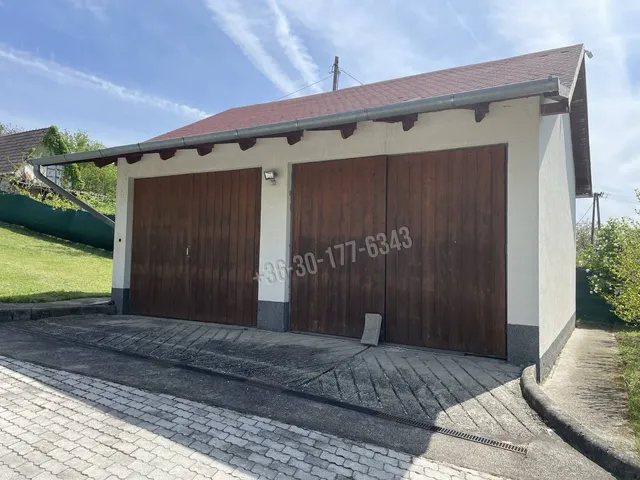 Eladó kereskedelmi és ipari ingatlan Szomód, Leshegy 230 nm