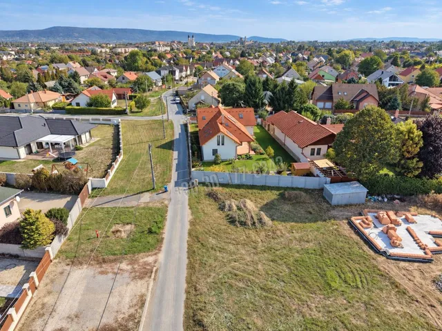 Eladó telek Tata, Határ utca 794 nm