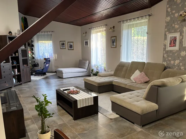 Eladó ház Érd, Fenyves-Parkváros 290 nm