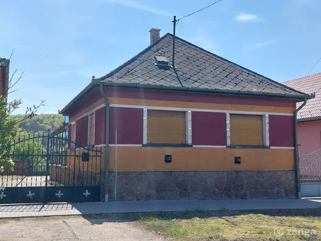 Eladó ház Csomád 105 nm
