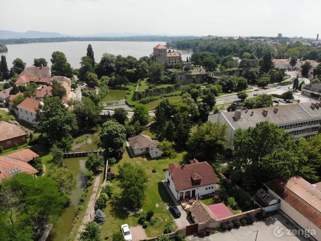 Eladó ház Tata, Óváros 301 nm