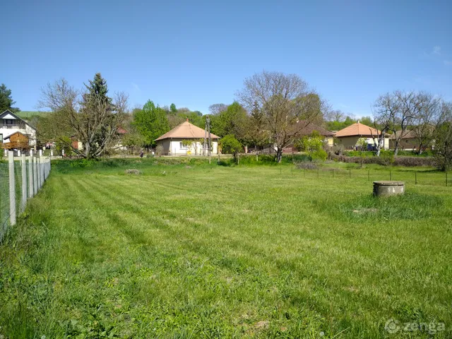 Eladó telek Valkó 1000 nm