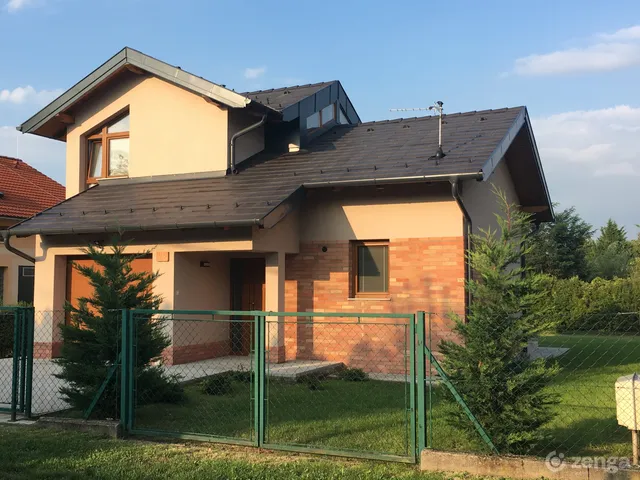Eladó nyaraló Balatonszárszó 105 nm