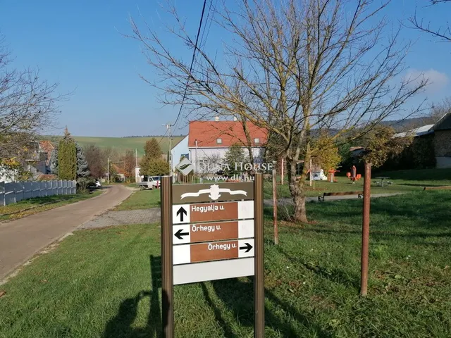 Eladó telek Epöl 834 nm