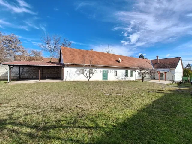 Eladó ház Zsámbék 205 nm