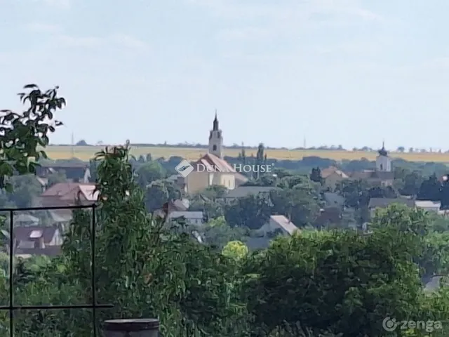 Eladó telek Bicske 1692 nm