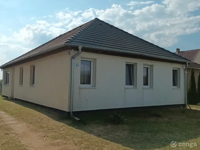 Eladó ház Koroncó 100 nm