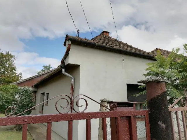 Eladó ház Almásfüzitő, Nagykolónia 80 nm