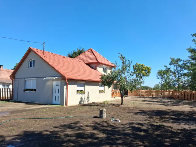 Eladó ház Csősz 90 nm