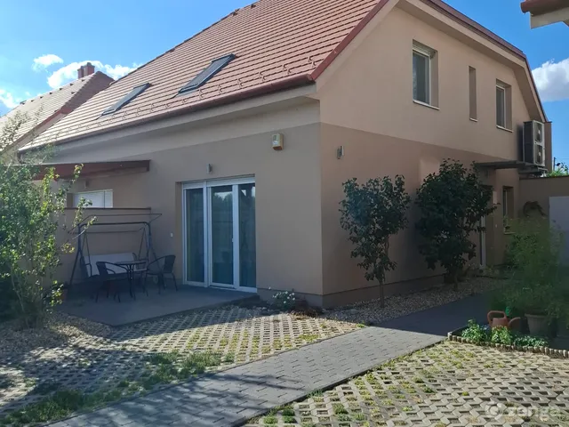 Eladó ház Székesfehérvár, Fecskepart 94 nm