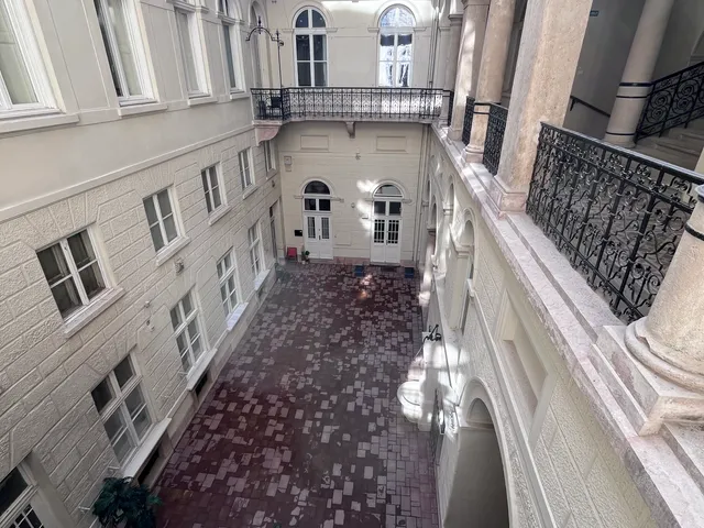 Eladó lakás Budapest VI. kerület, Nagykörúton belüli terület, Andrássy út 98 nm