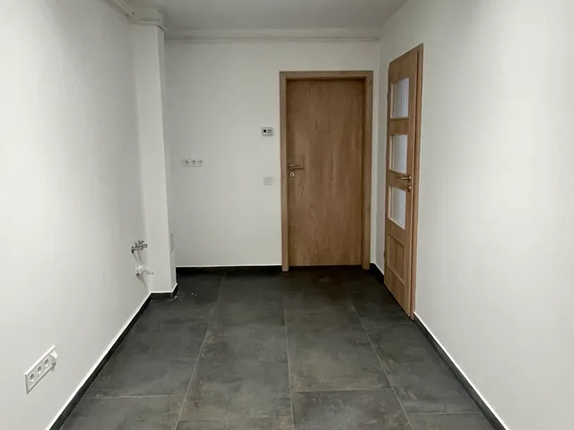 Eladó kereskedelmi és ipari ingatlan Nyíregyháza 64 nm