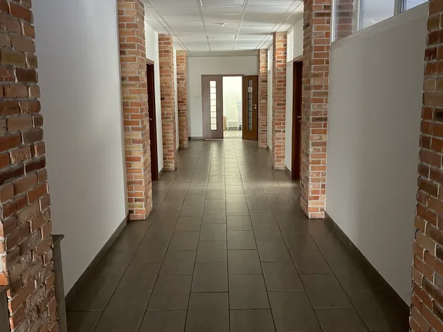 Kiadó kereskedelmi és ipari ingatlan Nyíregyháza 107 nm