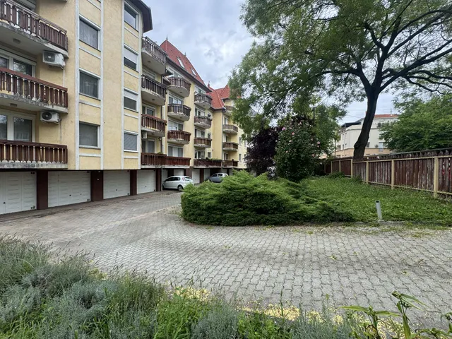 Eladó lakás Debrecen, Komlóssy utca  95 nm