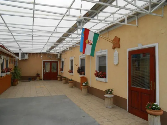 Eladó kereskedelmi és ipari ingatlan Debrecen 350 nm
