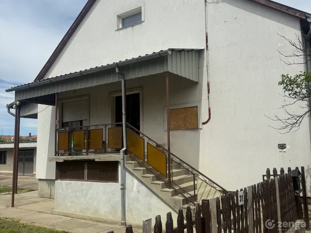 Eladó ház Bátaszék, Perczel utca 31. 144 nm
