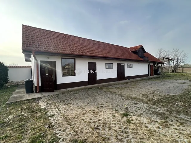 Eladó ház Kakucs 255 nm