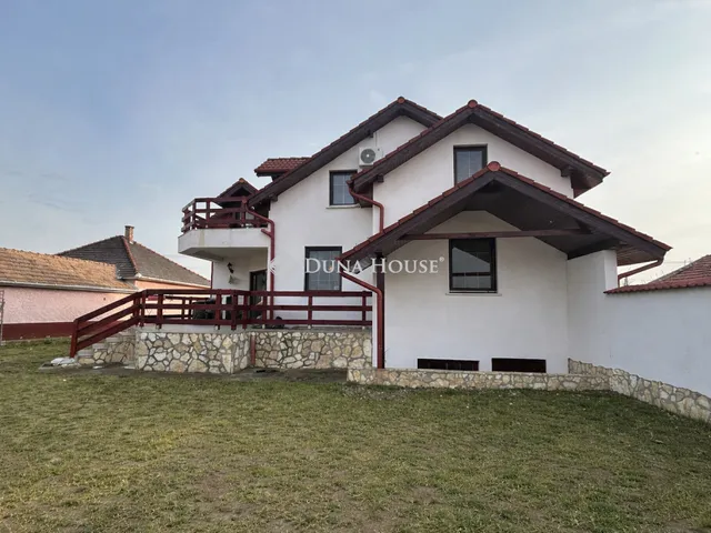 Eladó ház Kakucs 255 nm